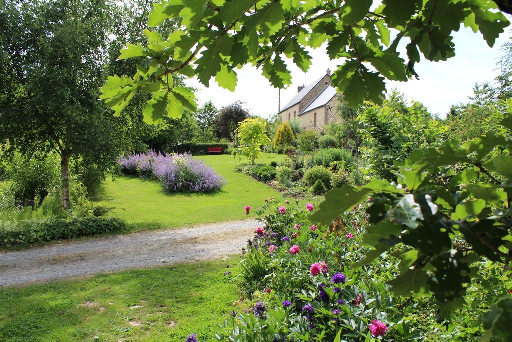 Au Jardin Des Violettes Acomodação com café da manhã Maheru Exterior foto